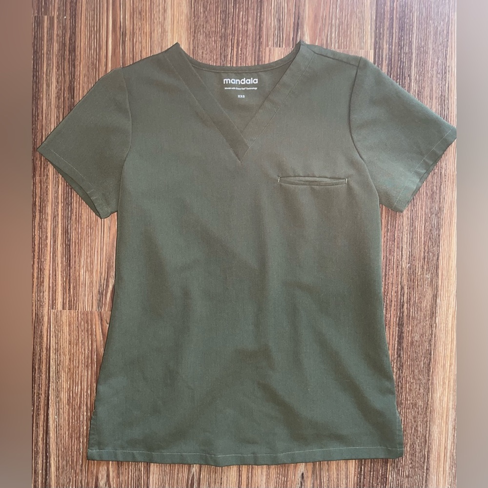 Mandala scrubs top & bottom- never worn! Excellent condition XS